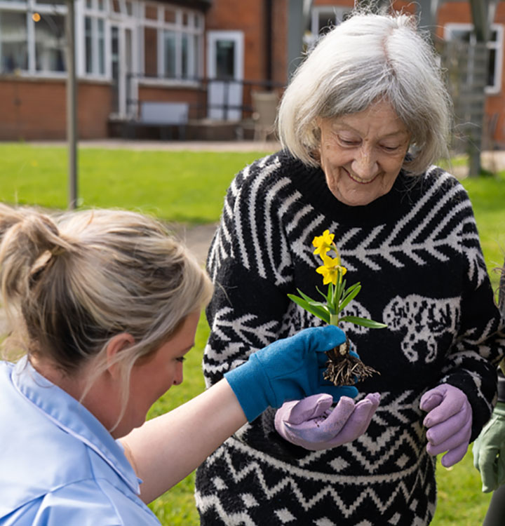 Alzheimer Care Support - Essex Care Home - Weald Hall Care Home